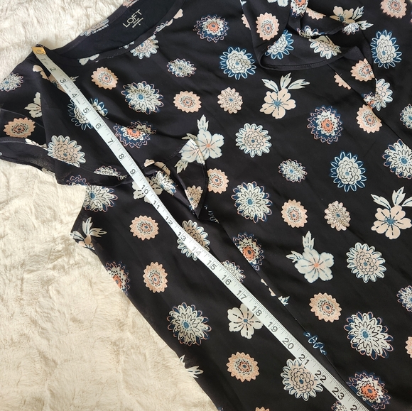 Loft Outlet Women's Black Floral Tank, Size Large - Picture 8 of 8